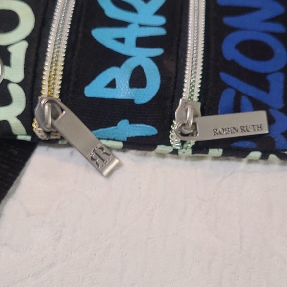 Robin Ruth Crossbody Canvas bag - Picture 4 of 6